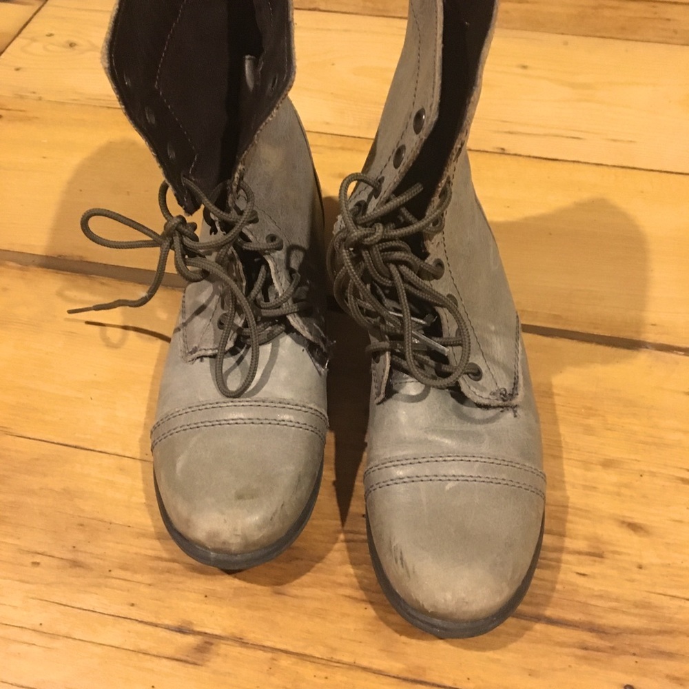 Steve Madden Distressed grey boots
